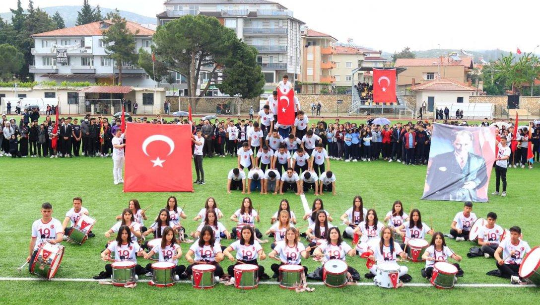 Atatürk'ü Anma, Gençlik ve Spor Bayramı Kutlandı